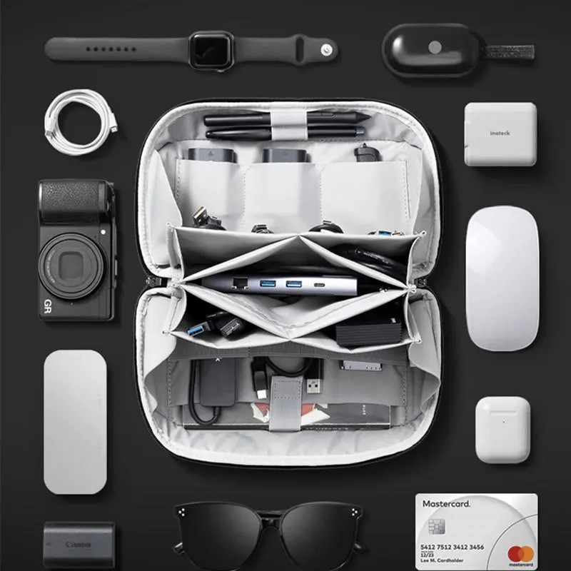Cable Organizer - 多機能デジタルアクセサリーバッグ。防水加工を施したナイロン製で、旅行用のケーブル整理やモバイルバッテリーの収納に最適。持ち運びにも便利。