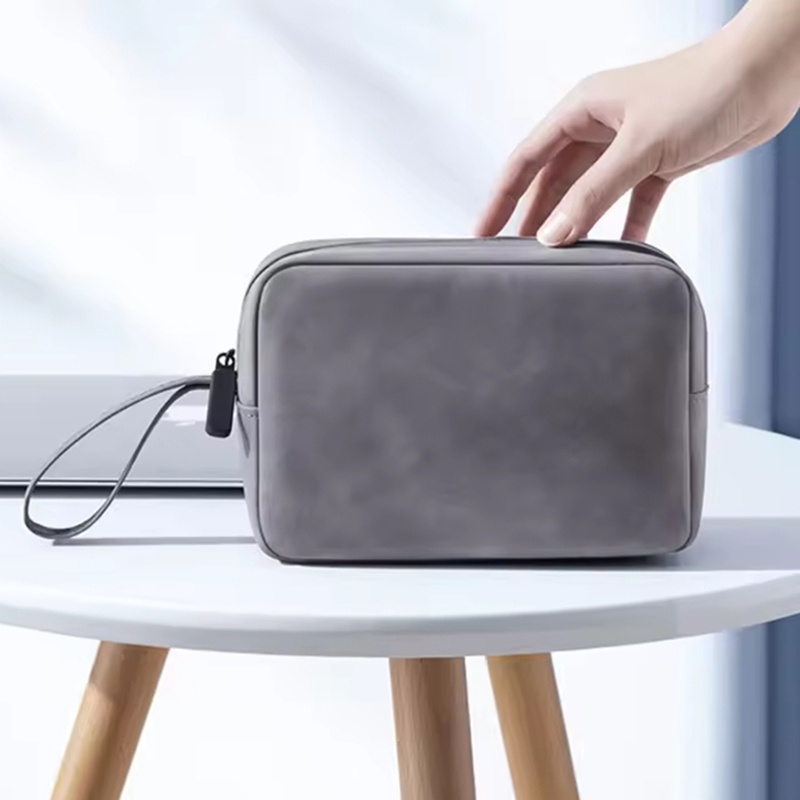 携帯用トラベル収納バッグ。防水・防油加工。モバイルバッテリー - Power Bank のレビューと価格